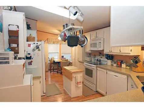 17614 SW Richmond Way Beaverton OR 97006