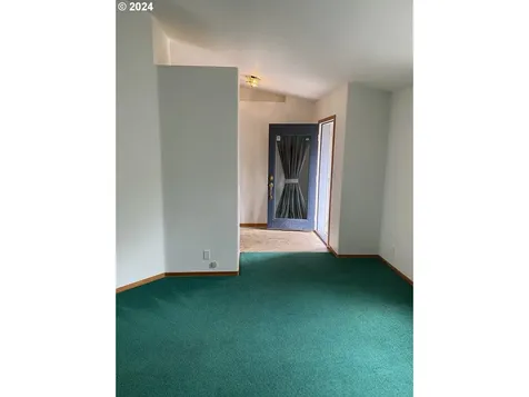 649 Nicholas Drive Springfield OR 97477