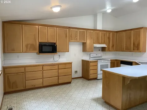 649 Nicholas Drive Springfield OR 97477
