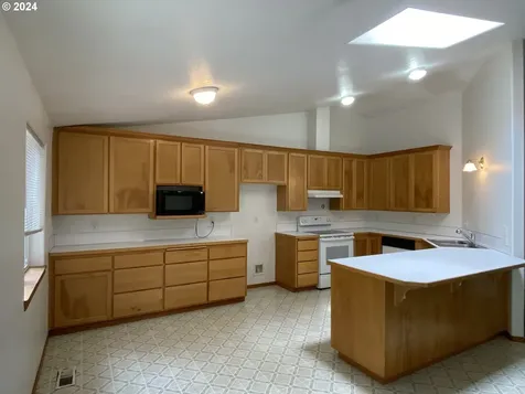 649 Nicholas Drive Springfield OR 97477
