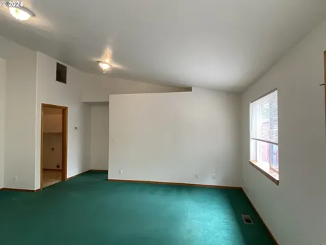 649 Nicholas Drive Springfield OR 97477