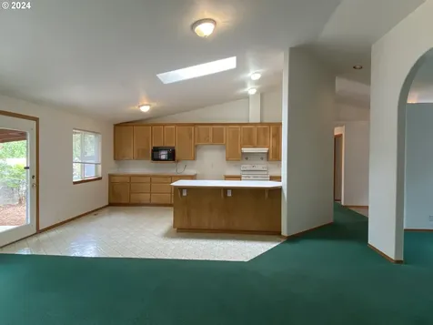 649 Nicholas Drive Springfield OR 97477