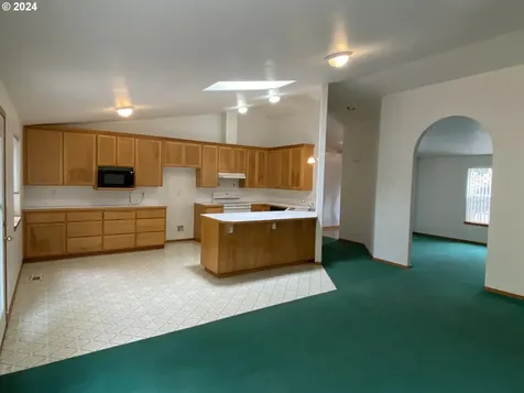 649 Nicholas Drive Springfield OR 97477