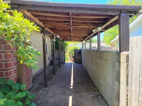 2565 Newcastle Street Eugene OR 97404