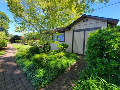 2565 Newcastle Street Eugene OR 97404