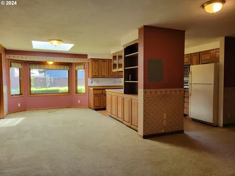 2565 Newcastle Street Eugene OR 97404