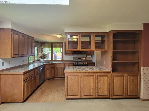2565 Newcastle Street Eugene OR 97404