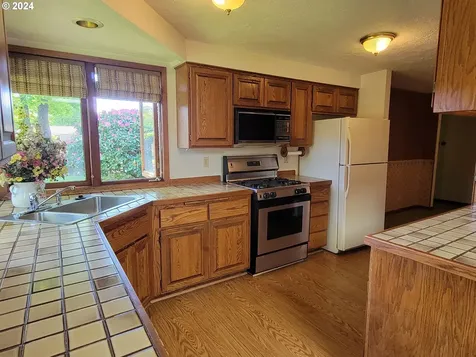 2565 Newcastle Street Eugene OR 97404