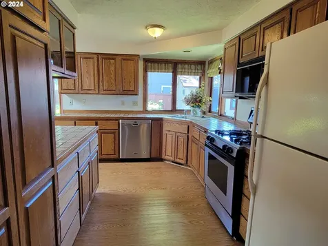 2565 Newcastle Street Eugene OR 97404