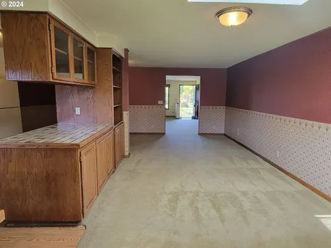 2565 Newcastle Street Eugene OR 97404