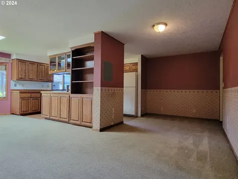 2565 Newcastle Street Eugene OR 97404