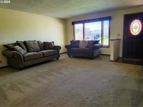 2565 Newcastle Street Eugene OR 97404