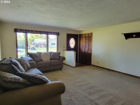 2565 Newcastle Street Eugene OR 97404