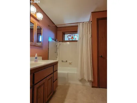2565 Newcastle Street Eugene OR 97404