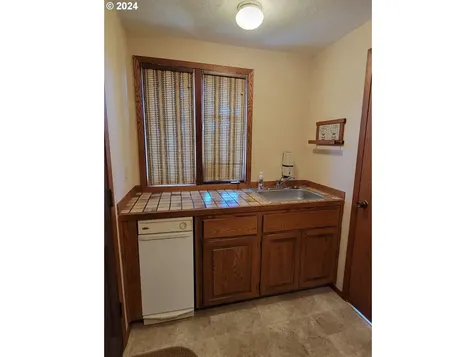 2565 Newcastle Street Eugene OR 97404
