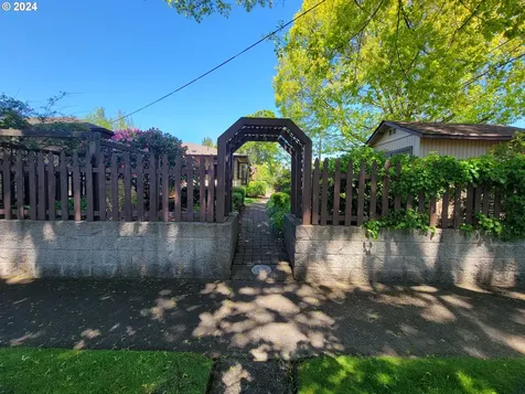2565 Newcastle Street Eugene OR 97404