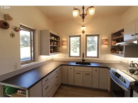 1310 Riverside Drive NE Bandon OR 97411