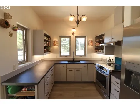 1310 Riverside Drive NE Bandon OR 97411