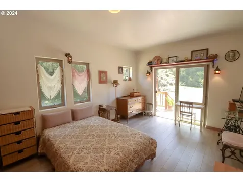 1310 Riverside Drive NE Bandon OR 97411