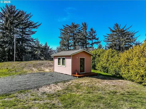 1310 Riverside Drive NE Bandon OR 97411