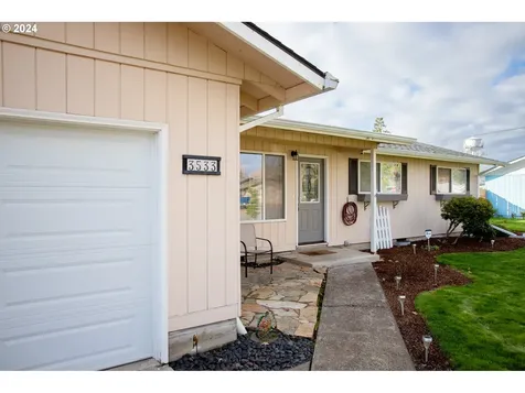 3533 Hoodview Drive Hubbard OR 97032
