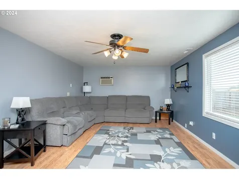 3533 Hoodview Drive Hubbard OR 97032