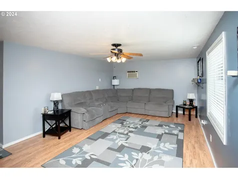 3533 Hoodview Drive Hubbard OR 97032