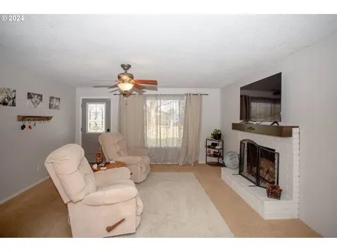 3533 Hoodview Drive Hubbard OR 97032