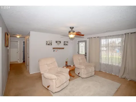 3533 Hoodview Drive Hubbard OR 97032