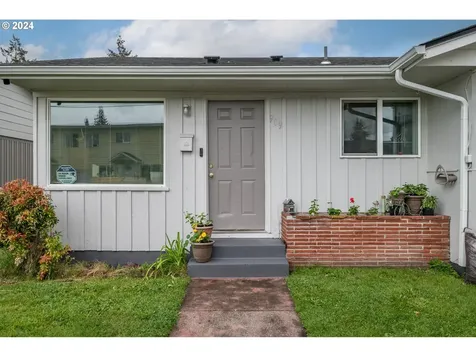 909 Cedar Street Kelso WA 98626