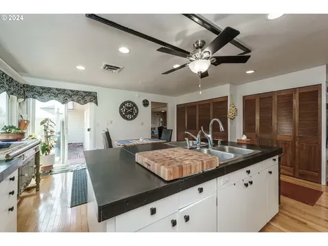 480 N 4th Street Kalama WA 98625