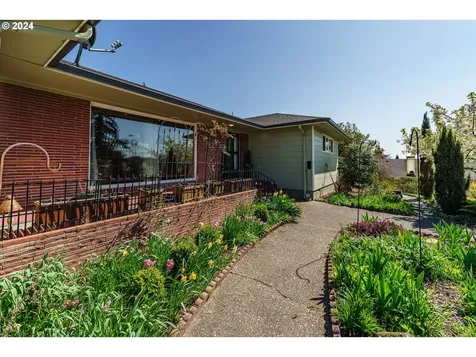 480 N 4th Street Kalama WA 98625