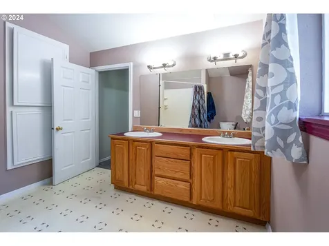 630 Sunridge Lane Lowell OR 97452