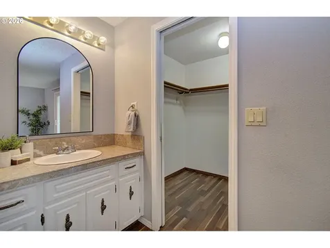 1015 NW 123rd Circle Vancouver WA 98685