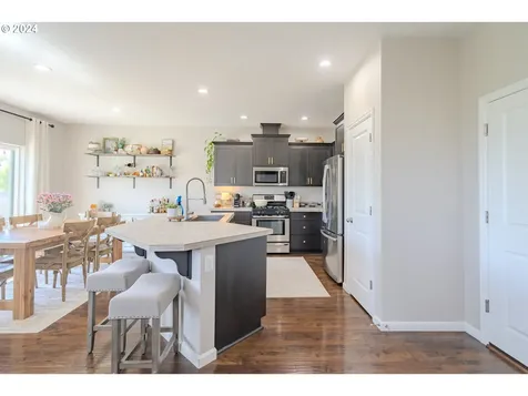 122 N 34th Court Ridgefield WA 98642