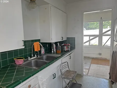 1426 Juniper Avenue Coos Bay OR 97420
