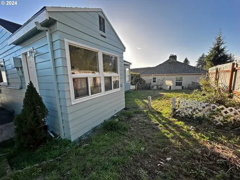 1426 Juniper Avenue Coos Bay OR 97420