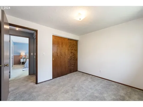 7000 Sw Royal Oak Court Portland OR 97223