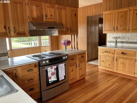 33445 Westlake Lane Warrenton OR 97146