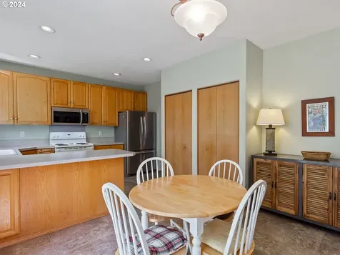 1808 Se 185th Place Vancouver WA 98683