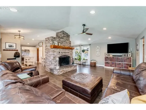 39560 Pleasant Street Sandy OR 97055