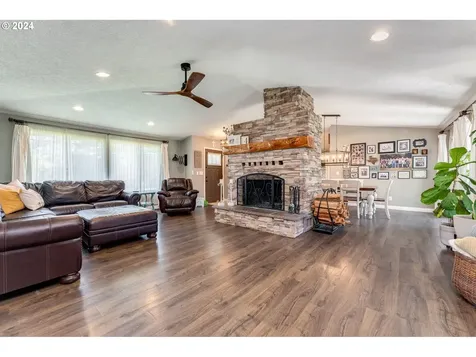 39560 Pleasant Street Sandy OR 97055
