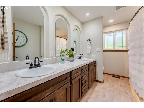 39560 Pleasant Street Sandy OR 97055