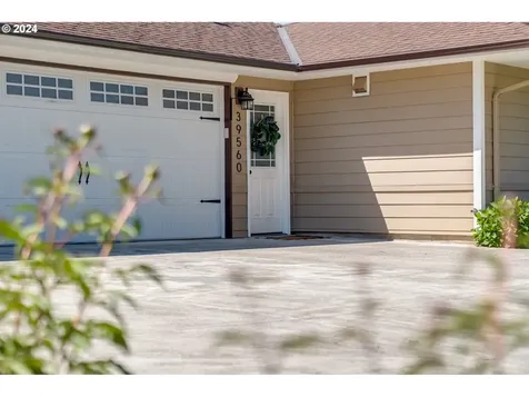 39560 Pleasant Street Sandy OR 97055