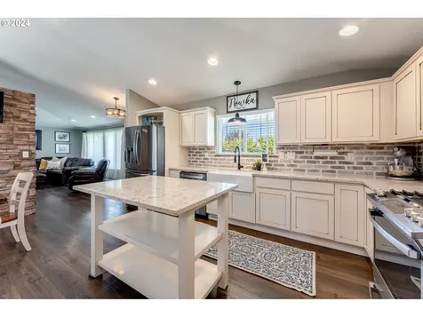39560 Pleasant Street Sandy OR 97055