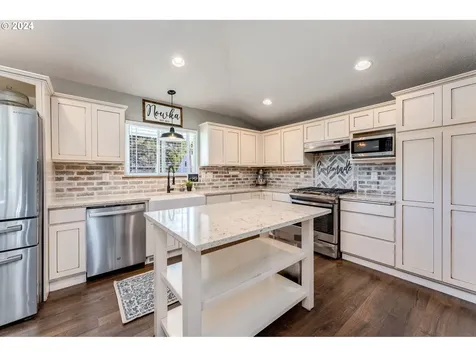 39560 Pleasant Street Sandy OR 97055