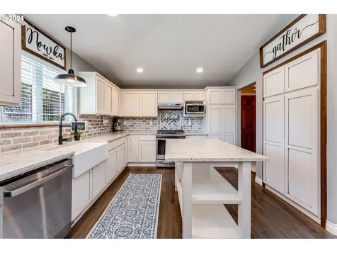 39560 Pleasant Street Sandy OR 97055