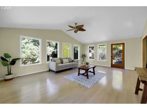 1656 Russet Drive Eugene OR 97401