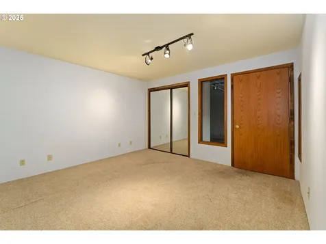 2880 NE Parker Street Roseburg OR 97470