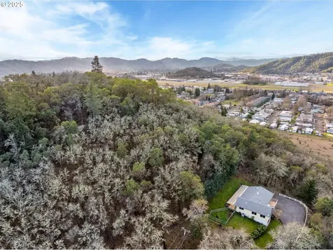 2880 NE Parker Street Roseburg OR 97470